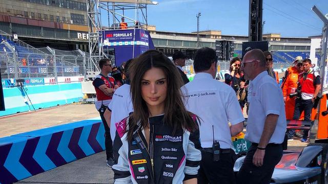 Emily Ratajkowski, Bikin “Gerah” Ajang Formula E