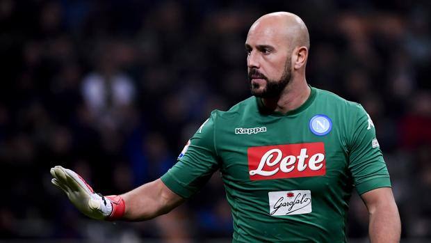 Berantem dengan Presiden Klub, Kiper Berkepala Plontos Ini Akan Berlabuh ke Milan? Kasus Higuain kembali terulang, kali ini Pepe Reina yang jadi korban sang presiden Napoli.